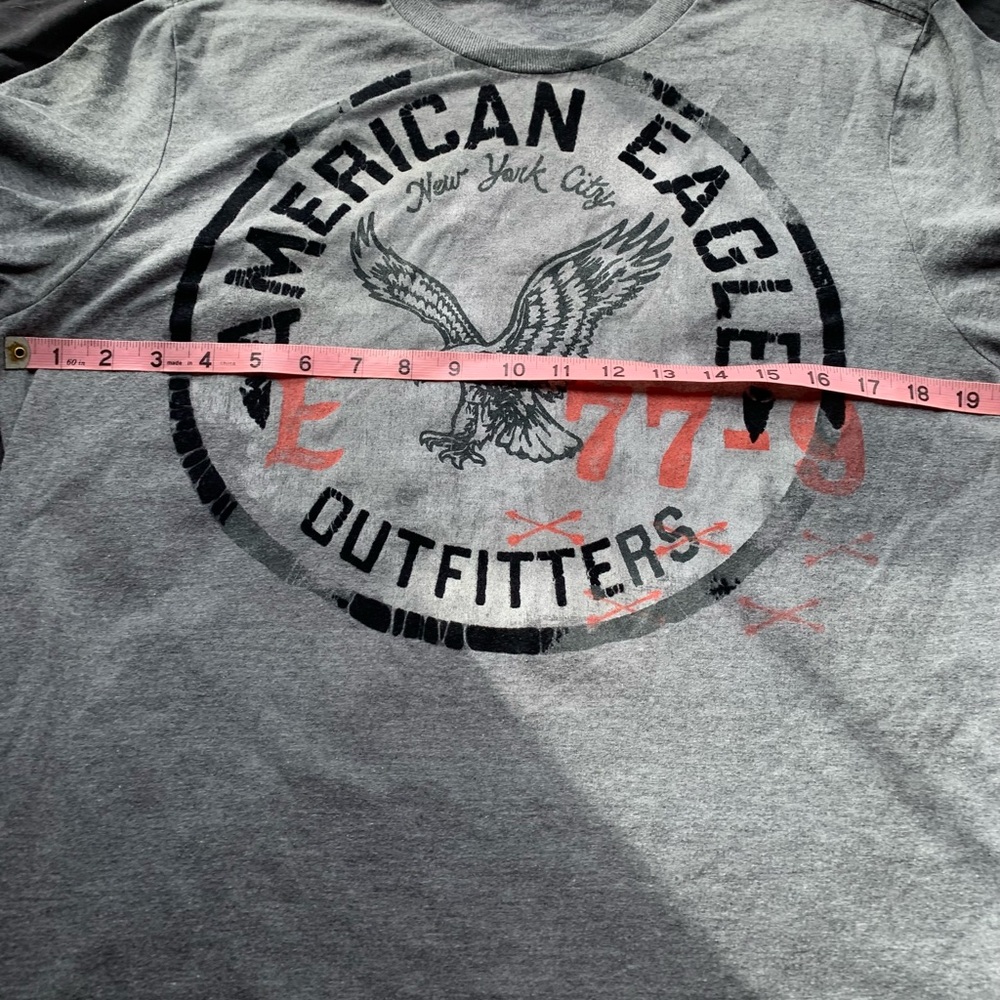 π3/$25 American Eagle Outfitters Gray and Red Graphic Tee large - Picture 5 of 9